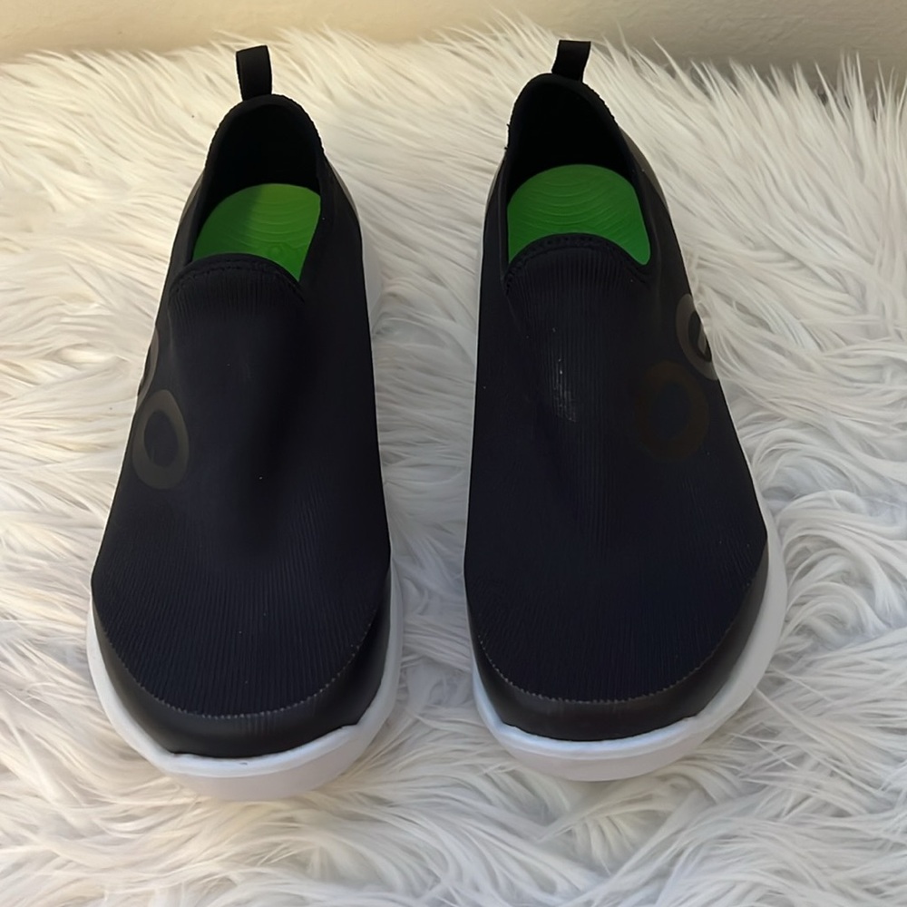 OOFOS Women’s OOmg Low Recovery Black Mesh Slip On Sneakers Size 8/EU 39